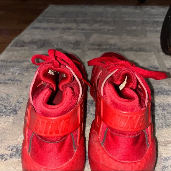 Nike Triple Red Huarache Running Shoes - Picture 2 of 4